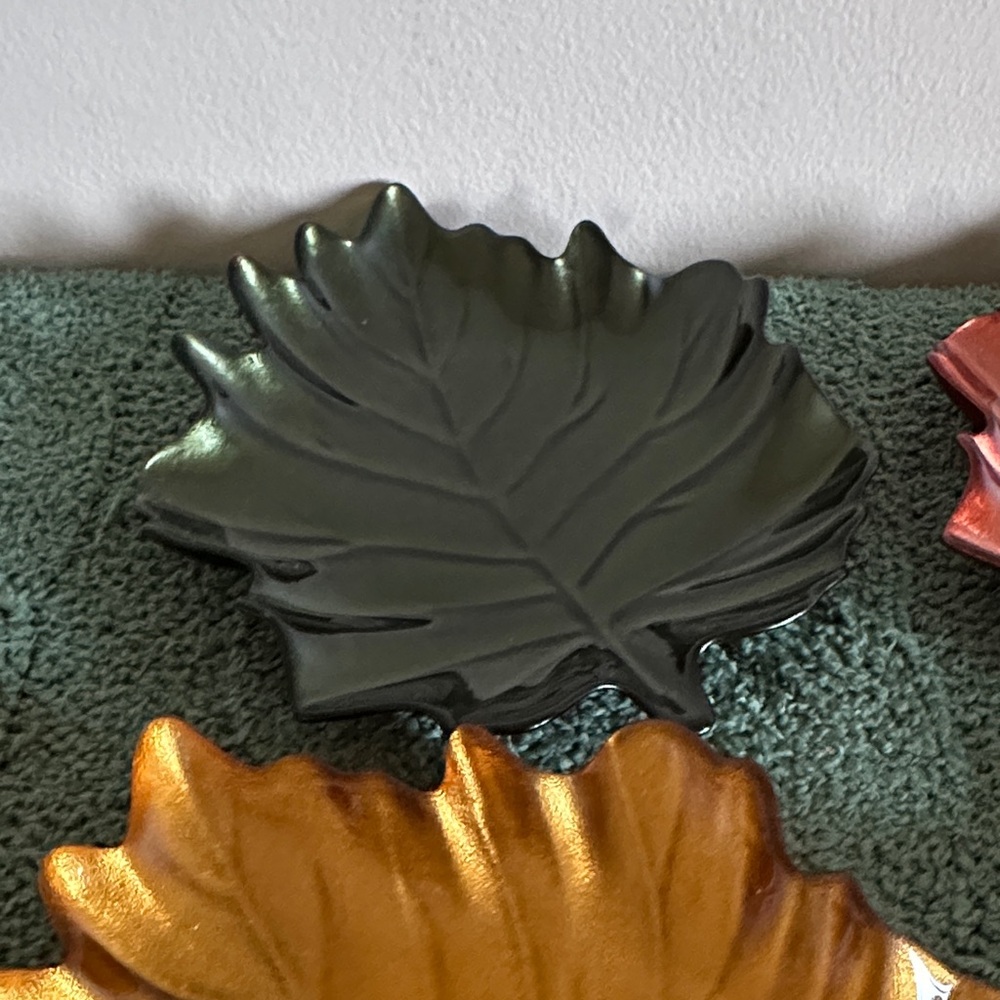 AKCAM Glass Leaf-Shaped Decorative Plate Stunning Colors! Set Of 4 NEW! - Picture 7 of 9